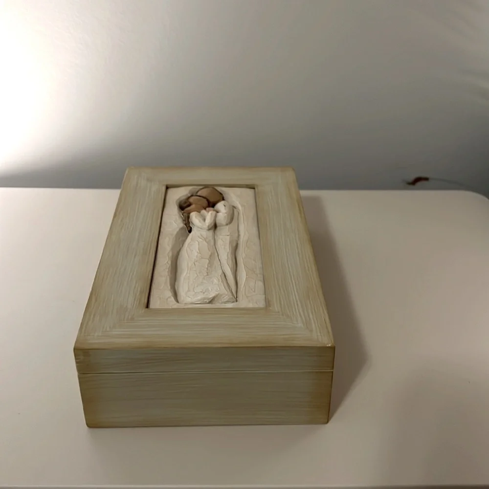 Willow Tree “Embrace” - Picture 2 of 4